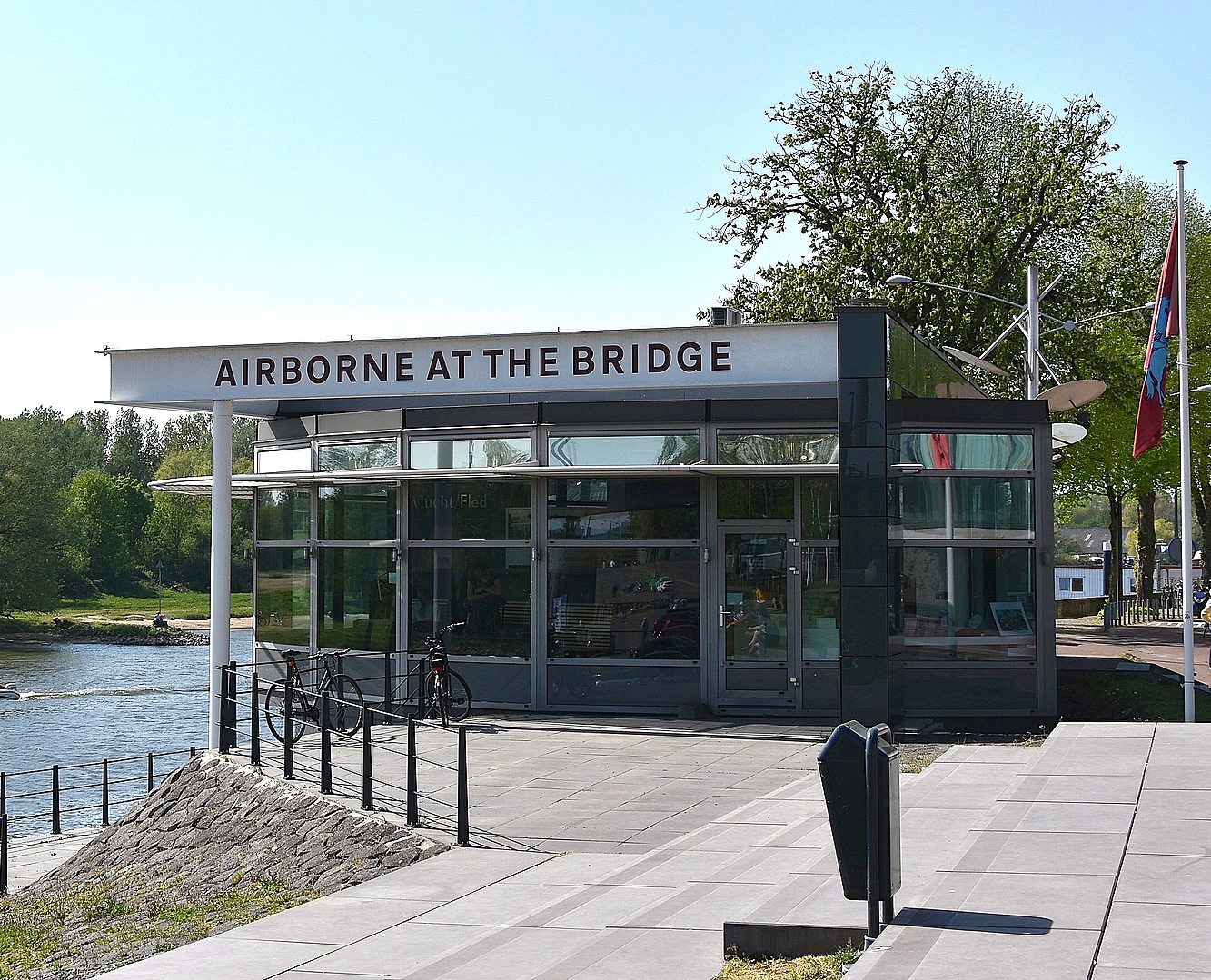 1920px-Airborne_at_the_Bridge_Arnhem_22-04-2019_14-02-38